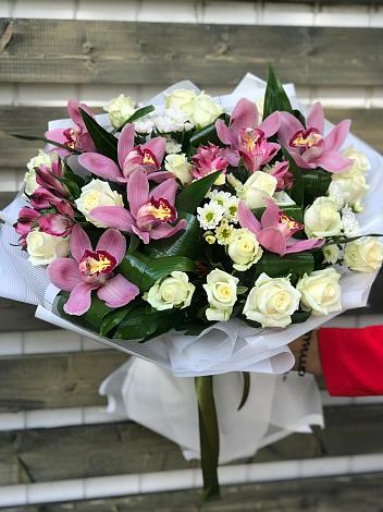 Букет цветов из: Розы и Хризантемы в Аверьяновке