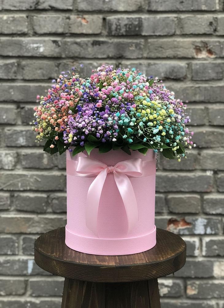 Цветочная композиция из Гипсофила и Розы в шляпной коробке в Аверьяновке
