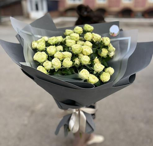 Букет Белые кустовые розы Солинеро в Аверьяновке