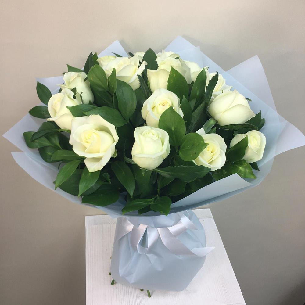 Букет 15 Белых роз Проуд в Аверьяновке