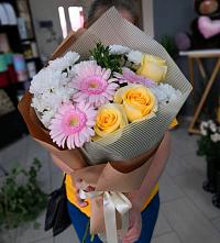 Букет цветов из:  Герберы, Розы и Хризантемы в Аверьяновке