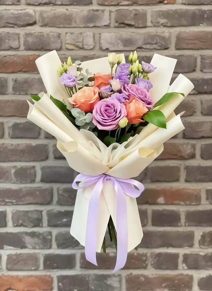 Букет цветов из: Лизиантусы и Розы в Аверьяновке