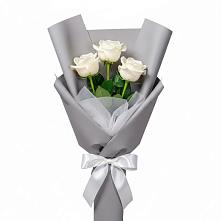 Букет 3 белые розы в Аверьяновке