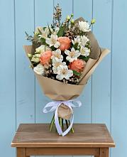 Букет цветов из:  Альстромерии, Лизиантусы, Розы и Хризантемы #REPLACE_PRED# Аверьяновке