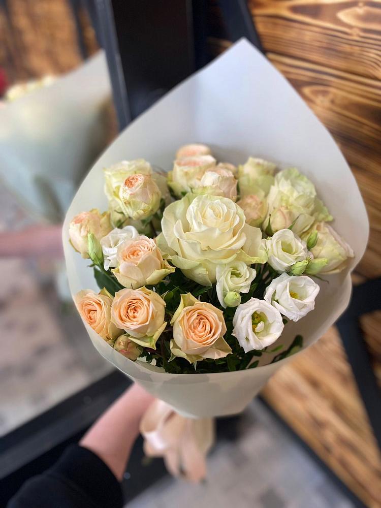 Букет цветов из: Розы и Лизиантусы в Аверьяновке